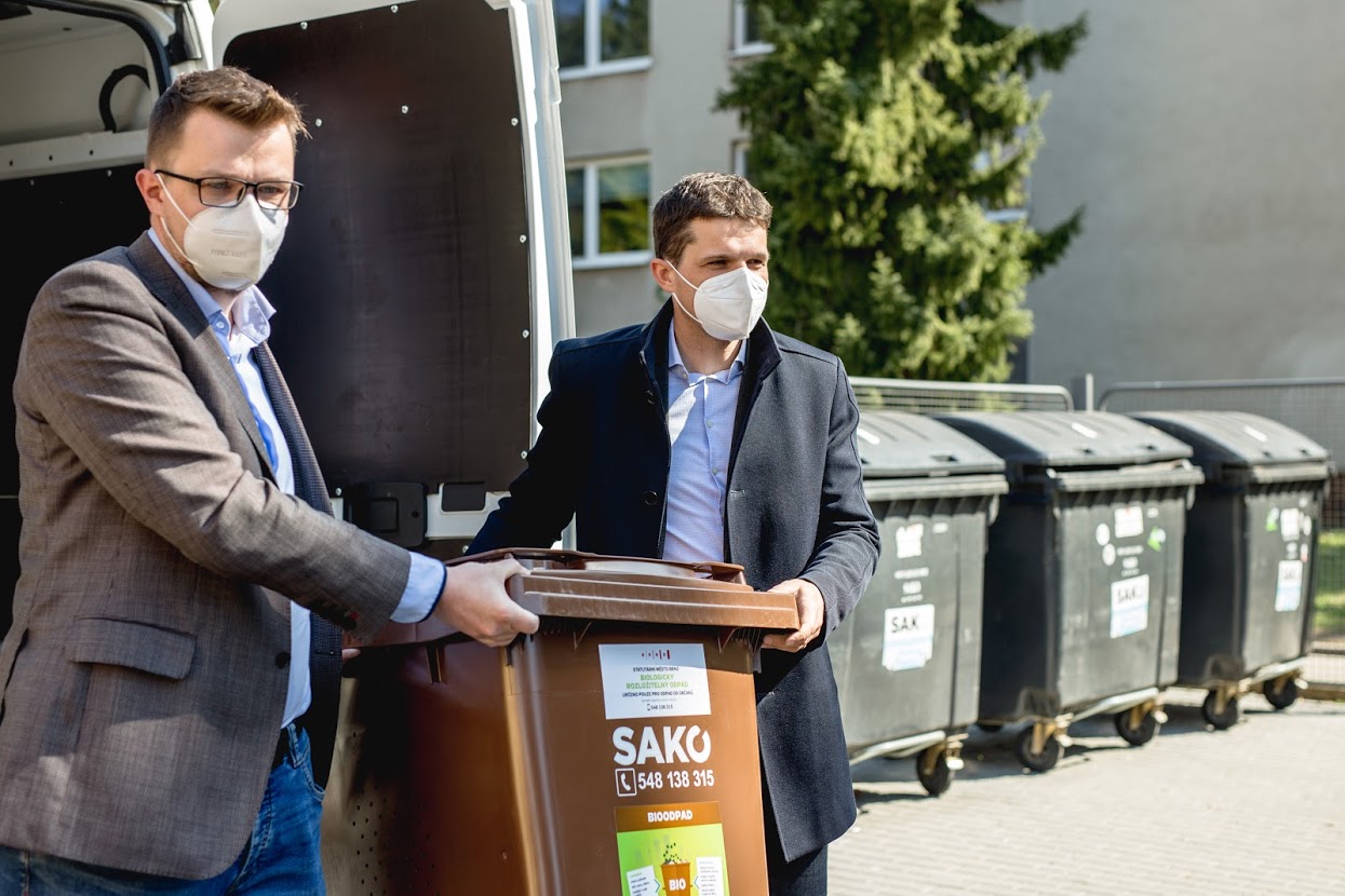 První popelnice na kuchyňský bioodpad už jsou v ulicích Brna