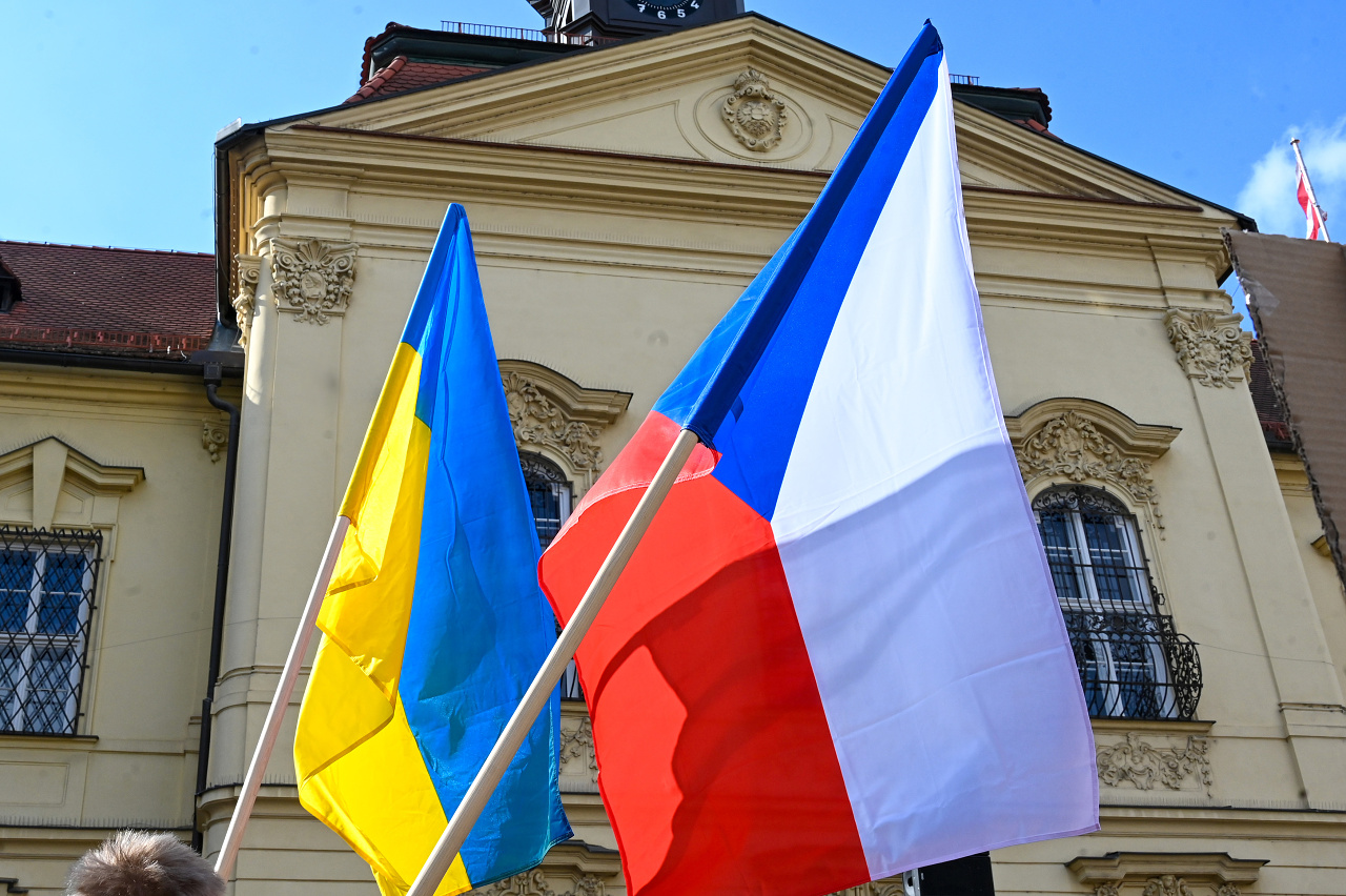 Brno vyhlásilo sbírku spacáků, dek a karimatek pro Ukrajinu